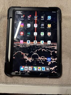 Apple iPad in Black with White Apple Pencil